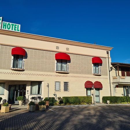 Hotel Lenotel Bagian luar foto