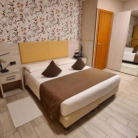 Hotel Lenotel Bagian luar foto