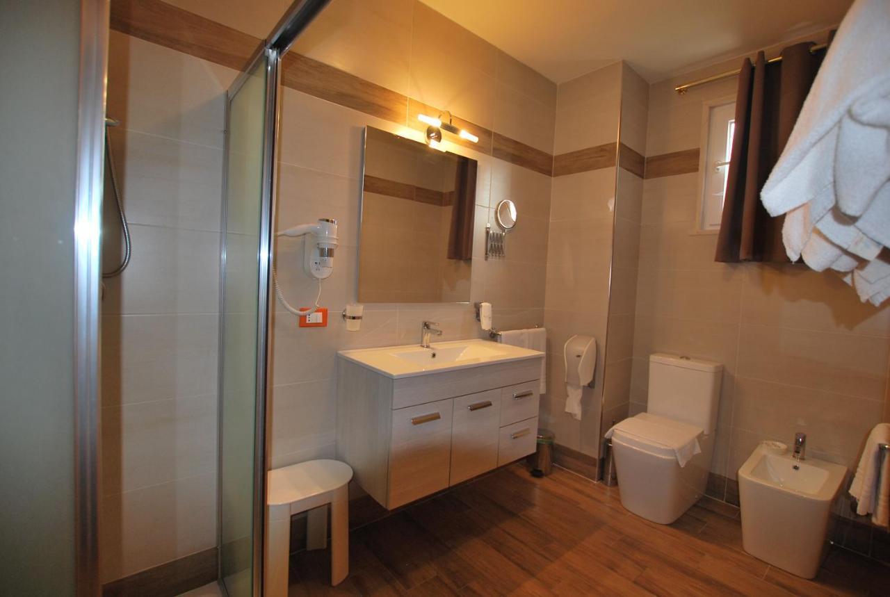 Hotel Lenotel Bagian luar foto