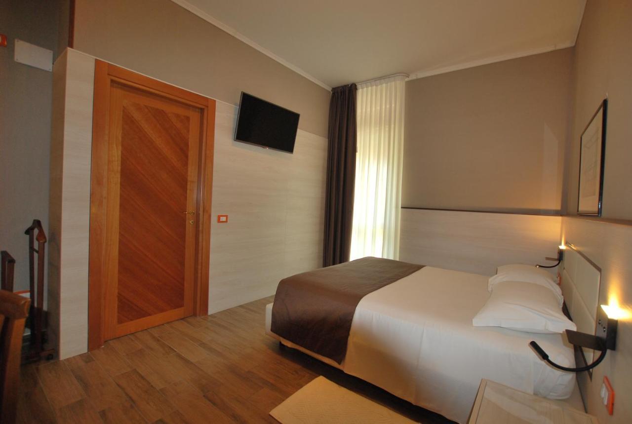 Hotel Lenotel Bagian luar foto