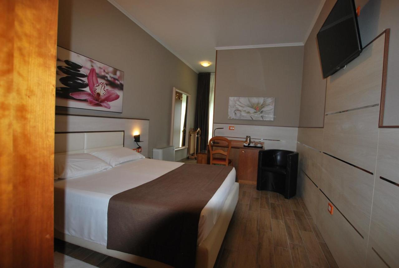 Hotel Lenotel Bagian luar foto