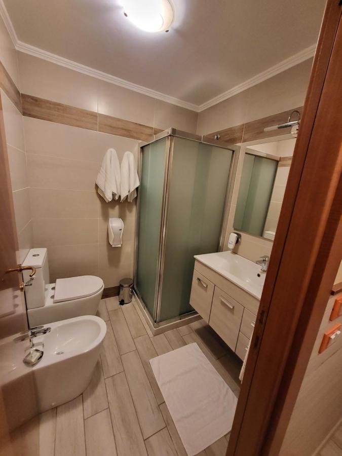 Hotel Lenotel Bagian luar foto
