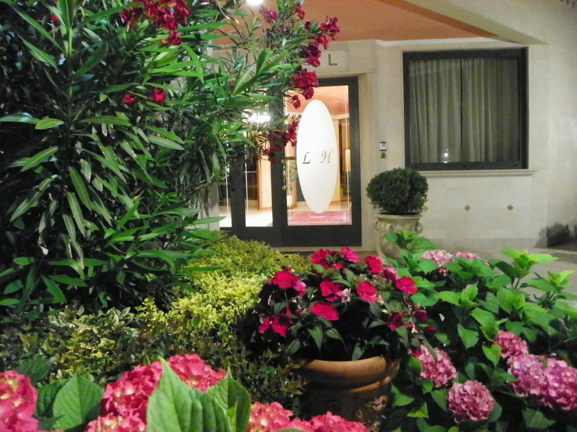Hotel Lenotel Bagian luar foto