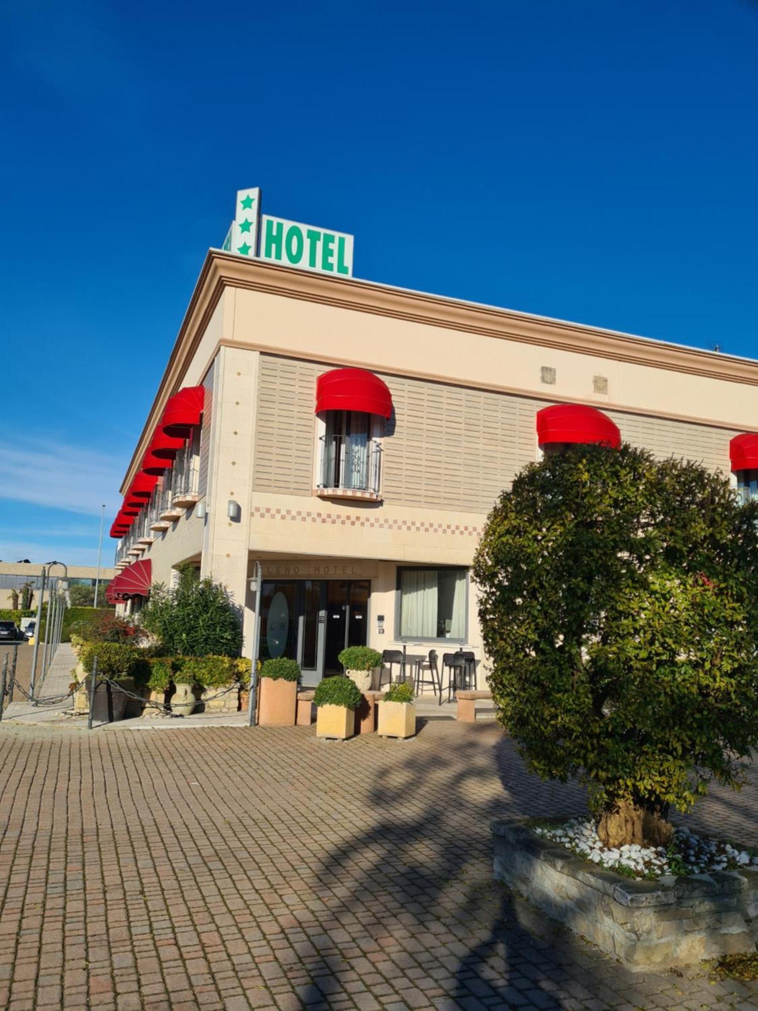 Hotel Lenotel Bagian luar foto