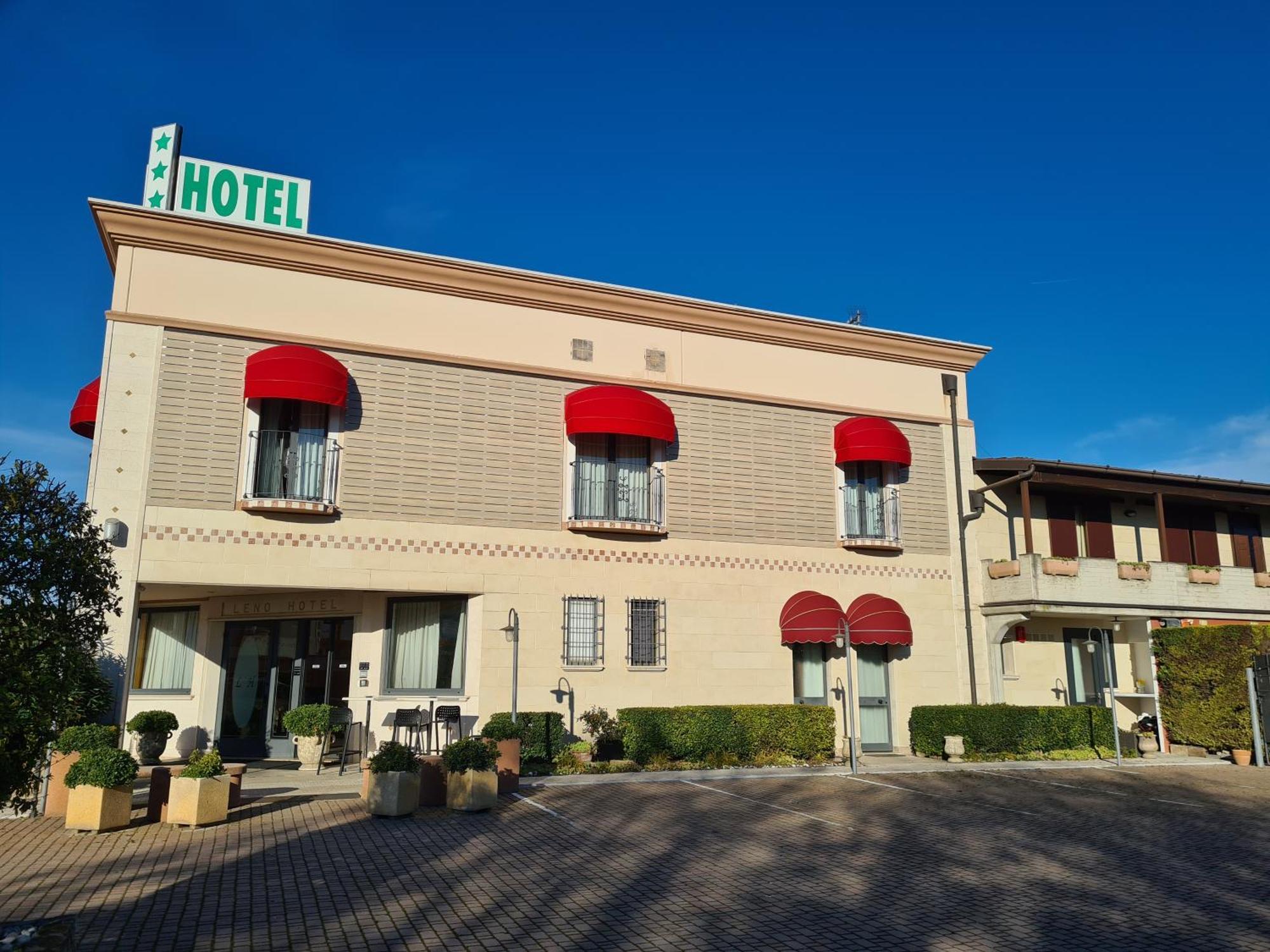 Hotel Lenotel Bagian luar foto