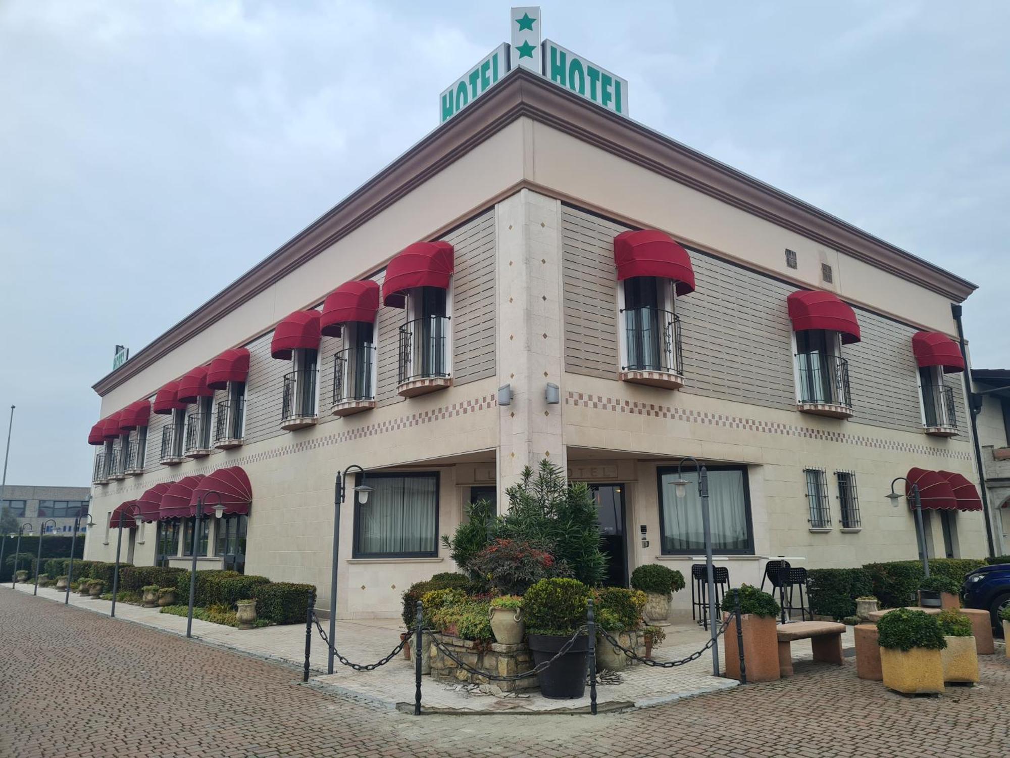 Hotel Lenotel Bagian luar foto