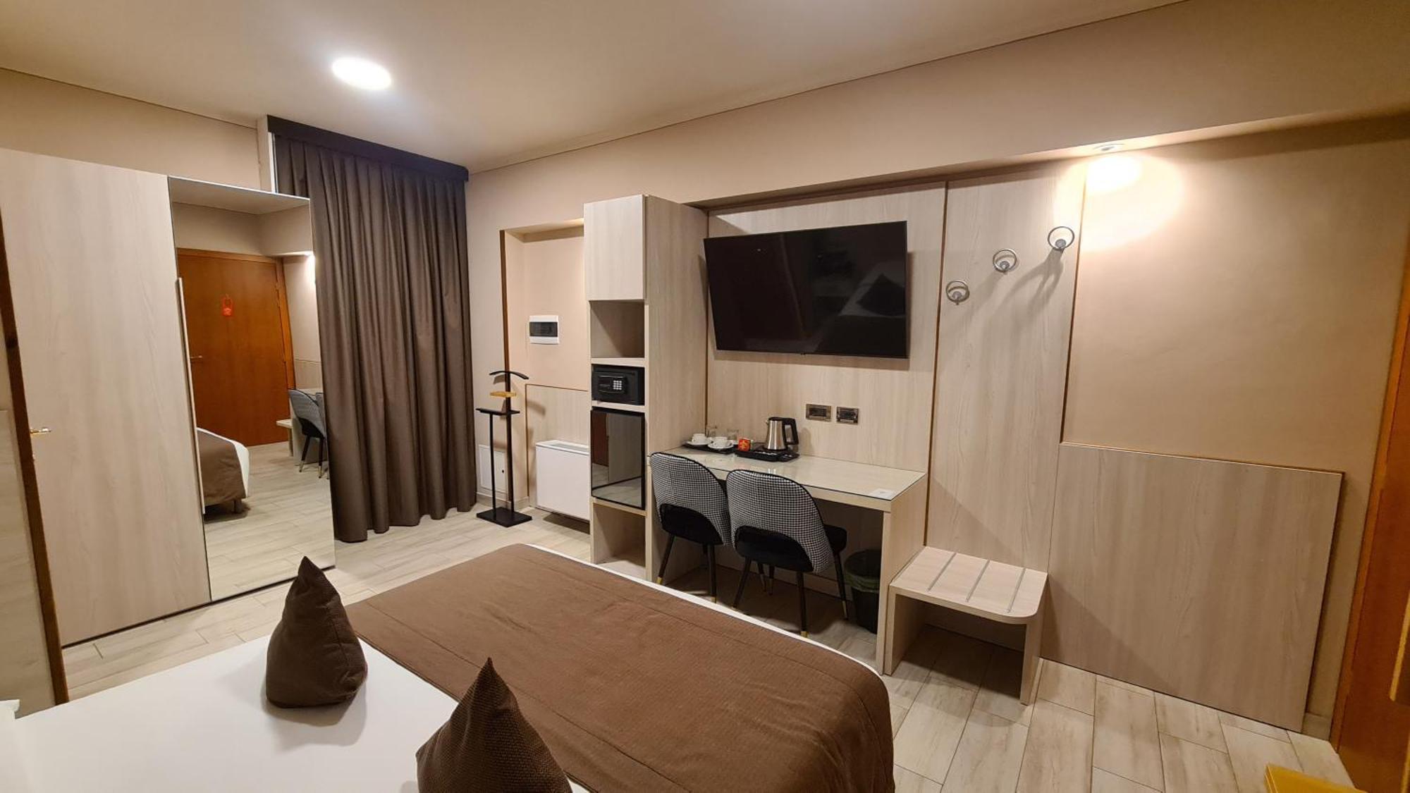 Hotel Lenotel Bagian luar foto