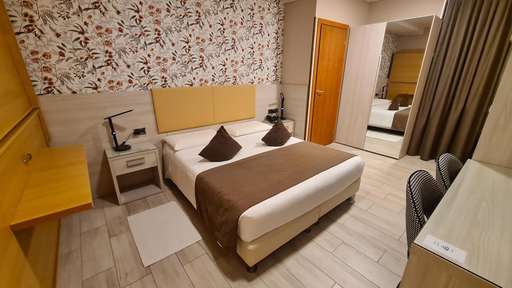 Hotel Lenotel Bagian luar foto