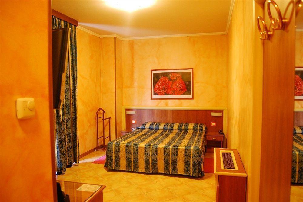 Hotel Lenotel Bagian luar foto