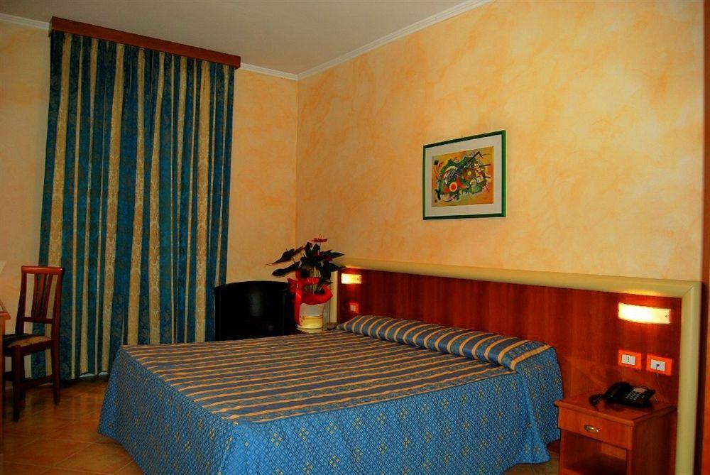 Hotel Lenotel Bagian luar foto