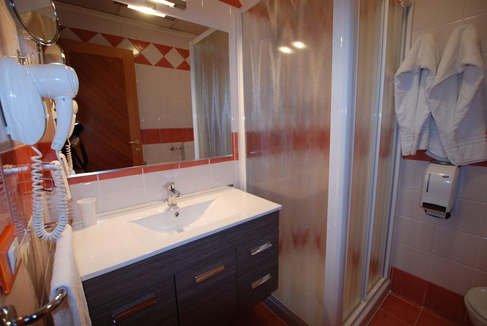 Hotel Lenotel Bagian luar foto