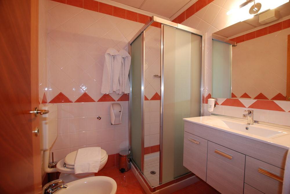 Hotel Lenotel Bagian luar foto