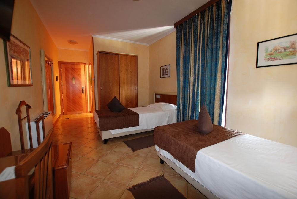 Hotel Lenotel Bagian luar foto
