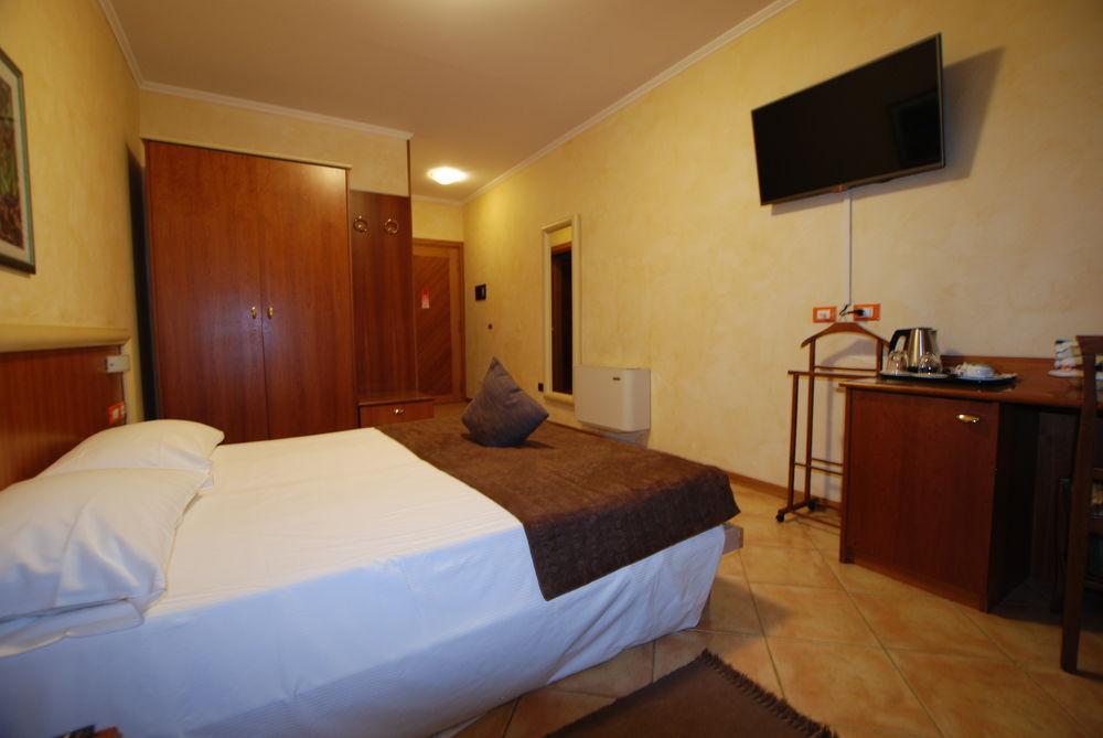 Hotel Lenotel Bagian luar foto