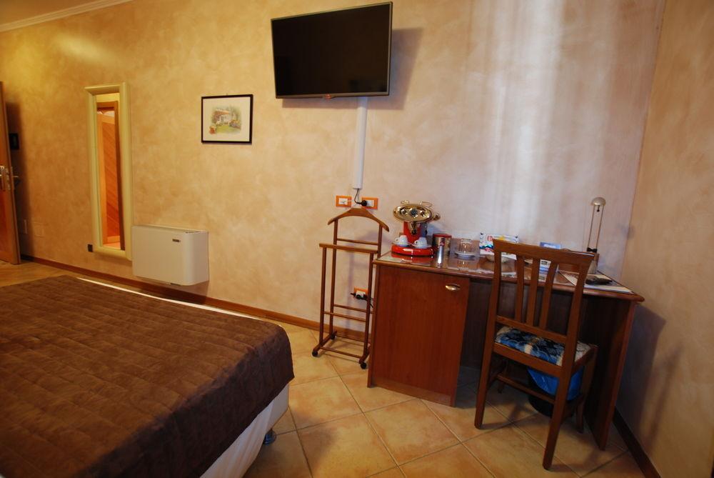 Hotel Lenotel Bagian luar foto