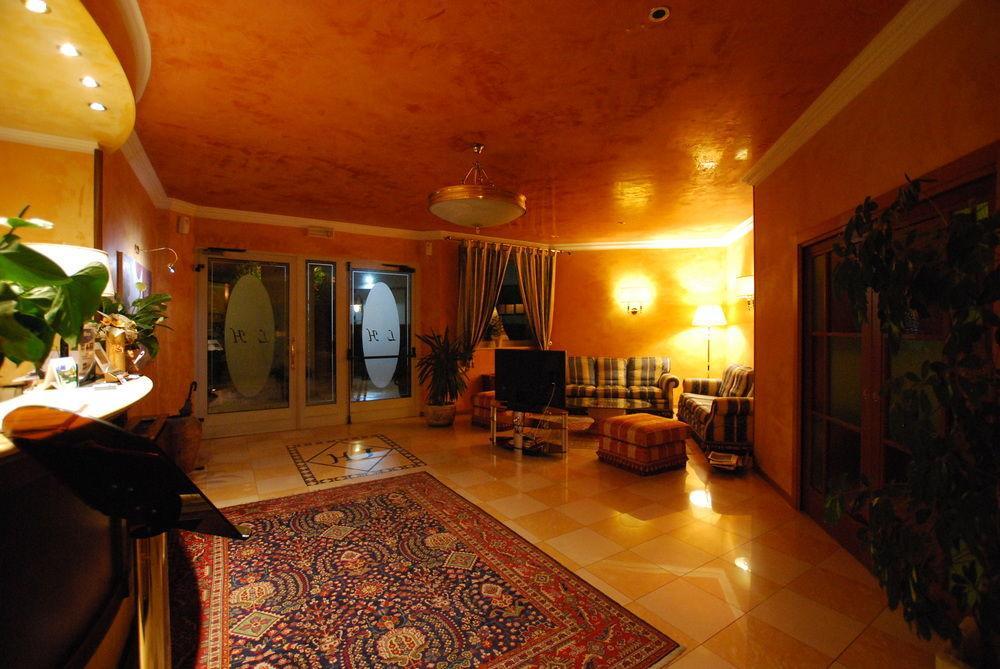 Hotel Lenotel Bagian luar foto