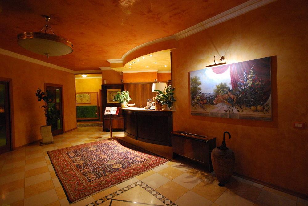 Hotel Lenotel Bagian luar foto